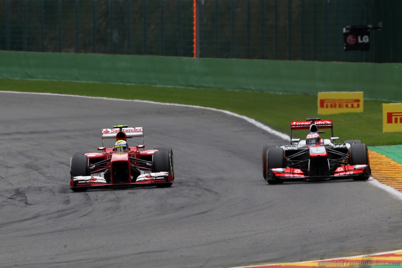 GP BELGIO, 25.08.2013-  Gara, Felipe Massa (BRA) Ferrari F138 e Jenson Button (GBR) McLaren Mercedes MP4-28 