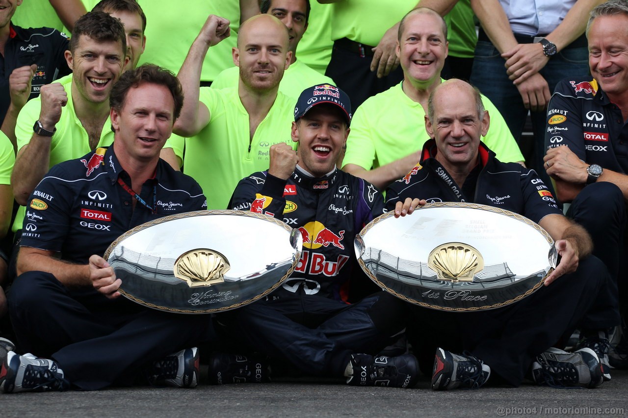 GP BELGIO, 25.08.2013-  Gara, Festeggiamenti,Sebastian Vettel (GER) Red Bull Racing RB9 celebrates his victory with Christian Horner (GBR), Red Bull Racing, Sporting Director e Adrian Newey (GBR), Red Bull Racing , Technical Operations Director 