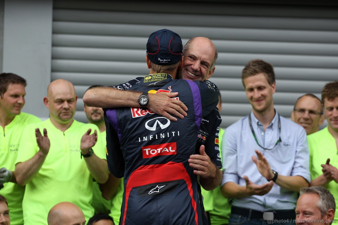 GP BELGIO, 25.08.2013-  Gara, Festeggiamenti,Sebastian Vettel (GER) Red Bull Racing RB9 celebrates his victory with Adrian Newey (GBR), Red Bull Racing , Technical Operations Director