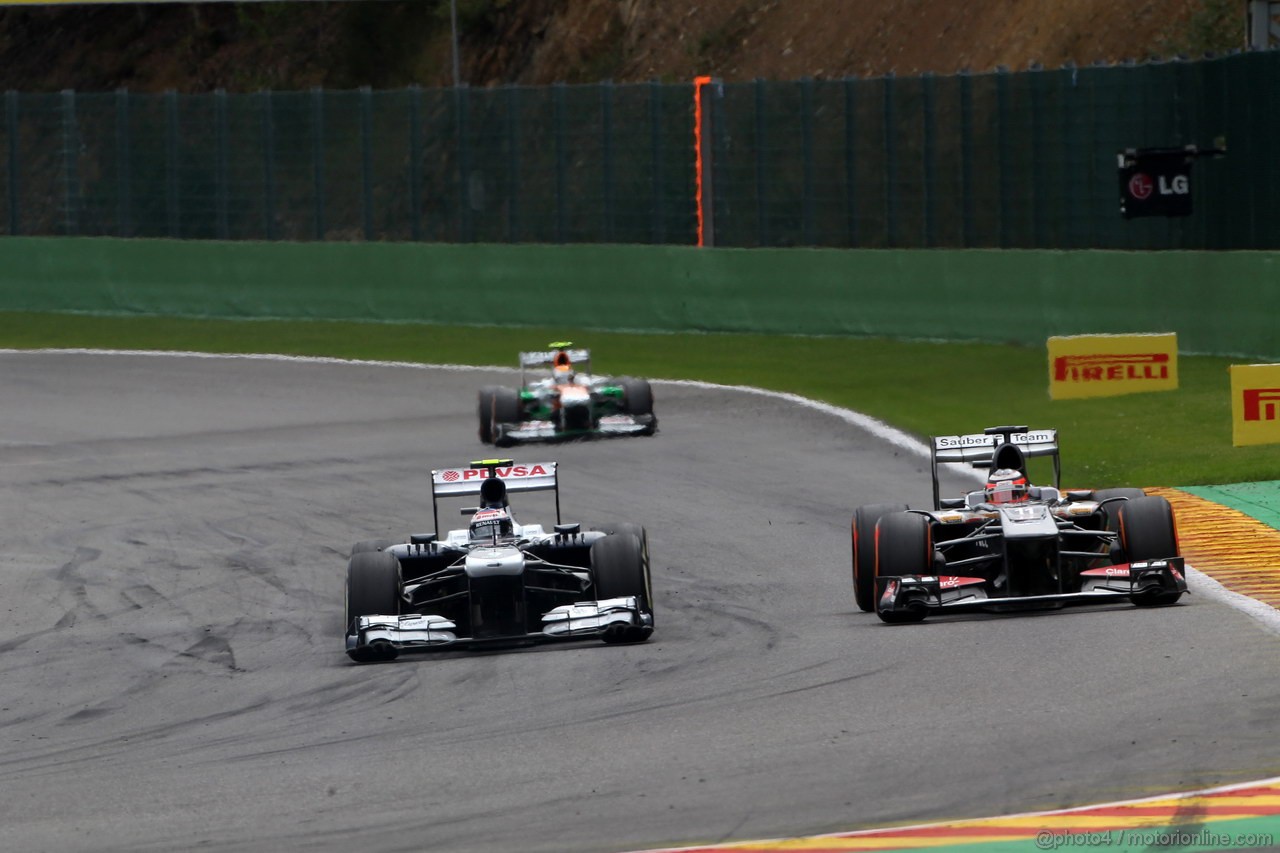 GP BELGIO, 25.08.2013-  Gara, Valtteri Bottas (FIN), Williams F1 Team FW35 e Nico Hulkenberg (GER) Sauber F1 Team C32 