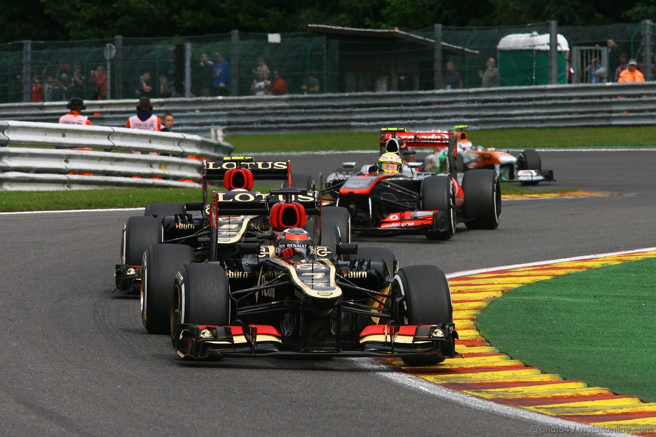 GP BELGIO, 25.08.2013-  Gara, Kimi Raikkonen (FIN) Lotus F1 Team E21 davanti a Romain Grosjean (FRA) Lotus F1 Team E21 