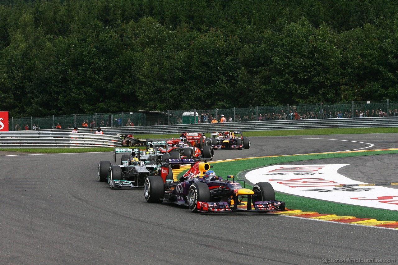 GP BELGIO, 25.08.2013-  Gara, Sebastian Vettel (GER) Red Bull Racing RB9 davanti a Lewis Hamilton (GBR) Mercedes AMG F1 W04 