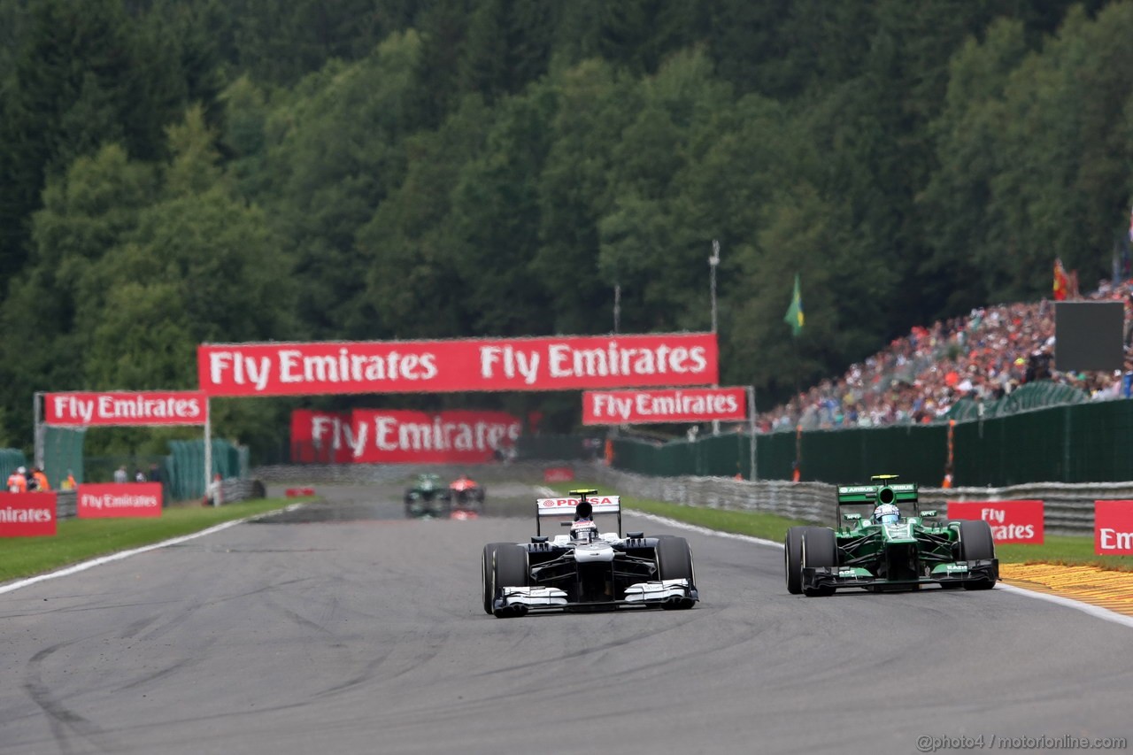 GP BELGIO, 25.08.2013-  Gara, Valtteri Bottas (FIN), Williams F1 Team FW35 e Giedo Van der Garde (NED), Caterham F1 Team CT03 