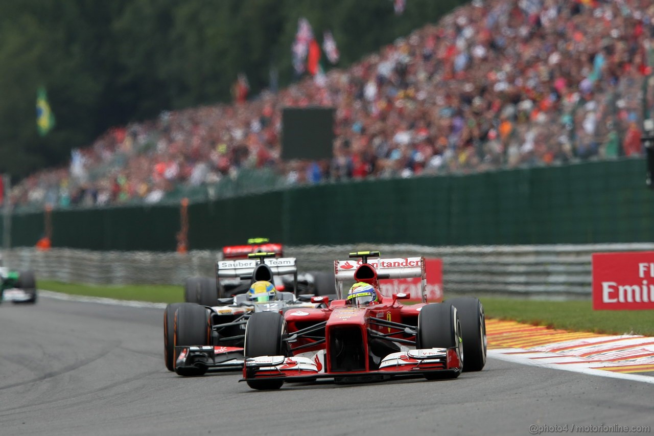 GP BELGIO, 25.08.2013-  Gara, Felipe Massa (BRA) Ferrari F138 e Esteban Gutierrez (MEX), Sauber F1 Team C32 