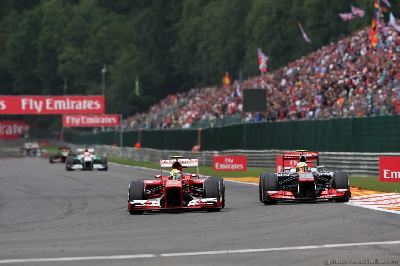 GP BELGIO, 25.08.2013-  Gara, Felipe Massa (BRA) Ferrari F138 e Sergio Perez (MEX) McLaren MP4-28 
