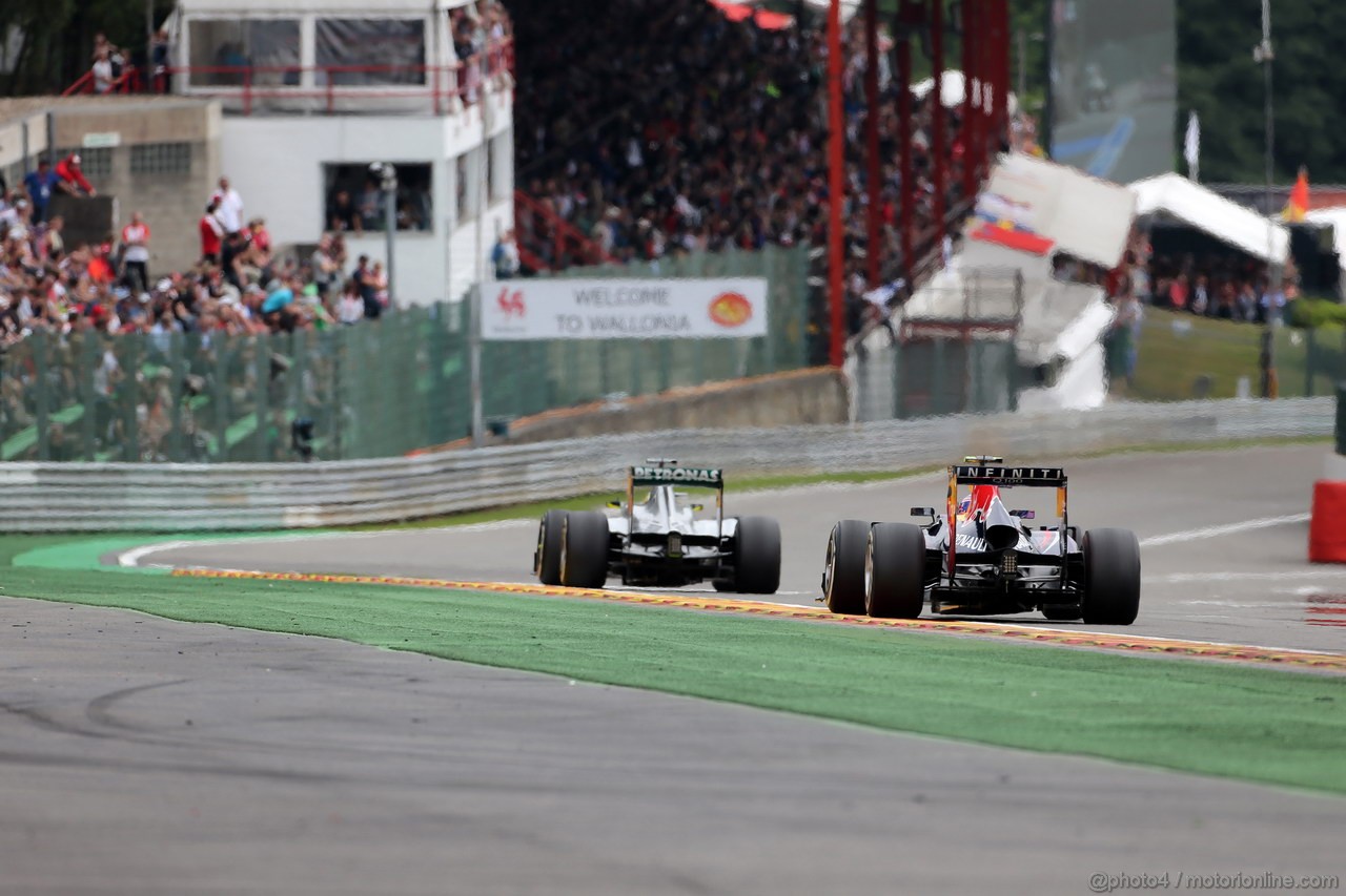 GP BELGIO, 25.08.2013-  Gara,Nico Rosberg (GER) Mercedes AMG F1 W04 e Mark Webber (AUS) Red Bull Racing RB9 