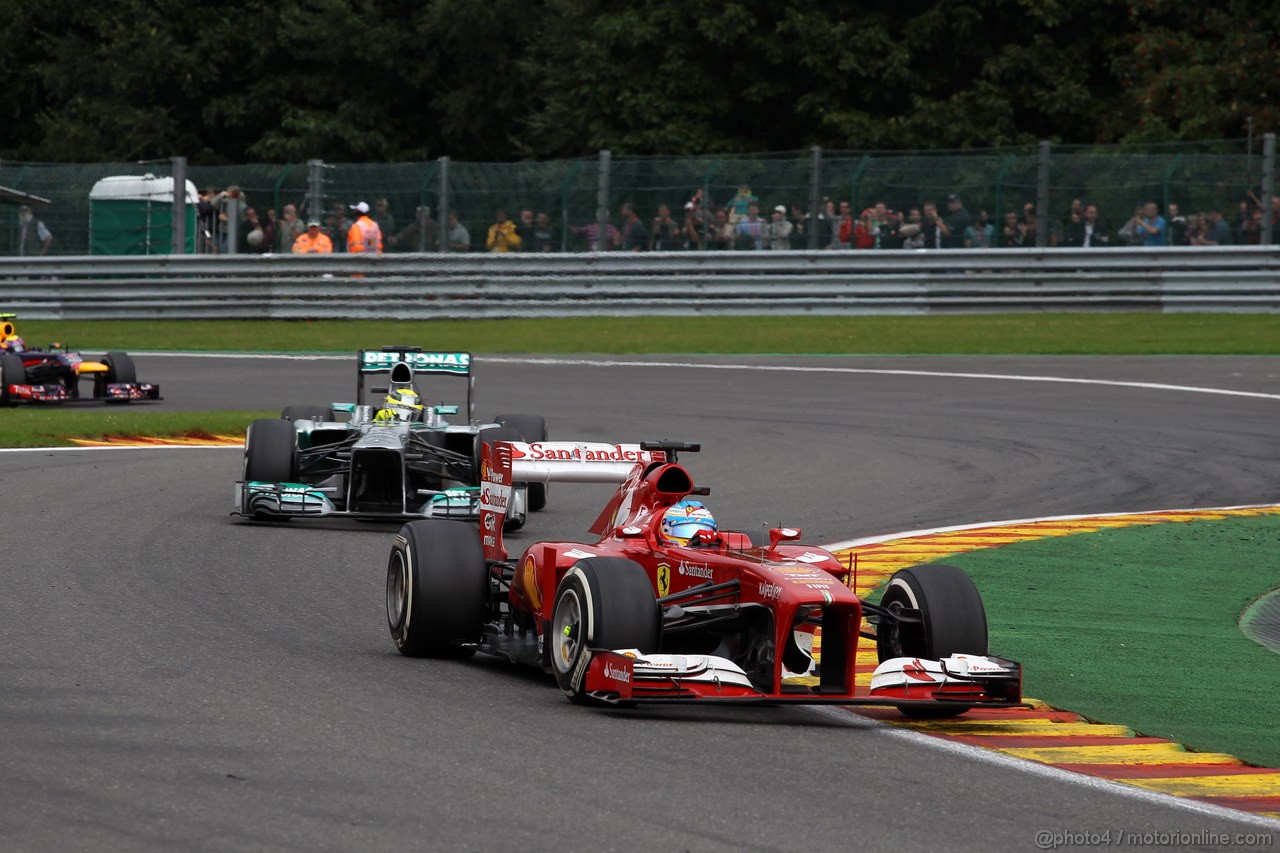 GP BELGIO, 25.08.2013-  Gara, Fernando Alonso (ESP) Ferrari F138 davanti a Lewis Hamilton (GBR) Mercedes AMG F1 W04 