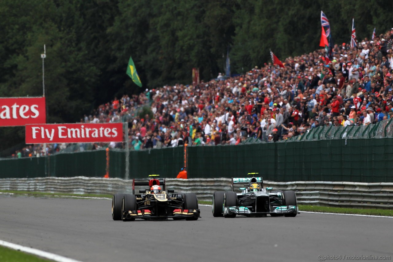 GP BELGIO, 25.08.2013-  Gara, Romain Grosjean (FRA) Lotus F1 Team E21 e Lewis Hamilton (GBR) Mercedes AMG F1 W04 
