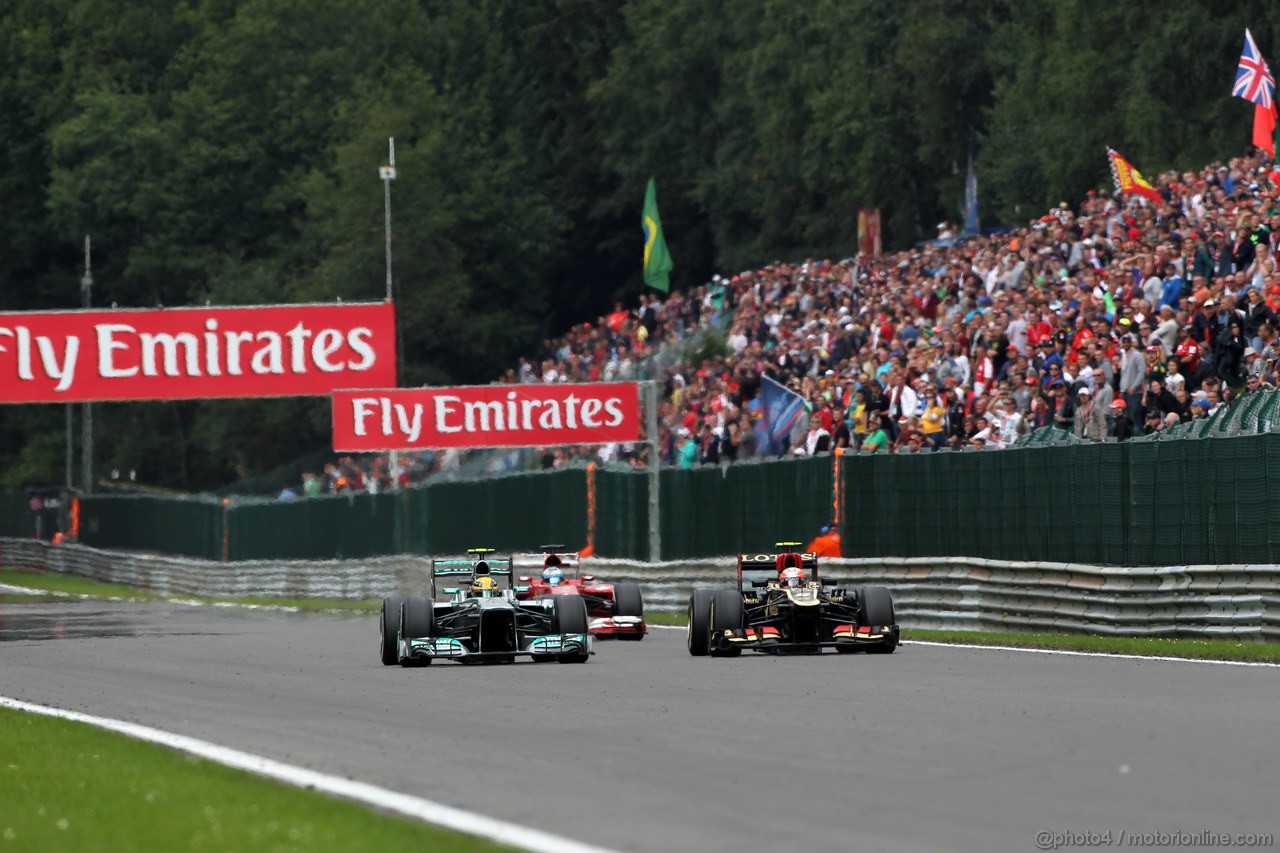 GP BELGIO, 25.08.2013-  Gara, Lewis Hamilton (GBR) Mercedes AMG F1 W04 e Romain Grosjean (FRA) Lotus F1 Team E21 