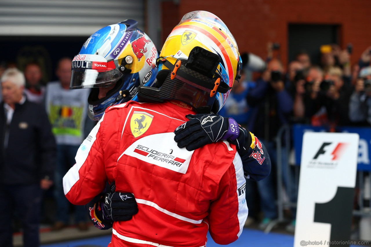 GP BELGIO, 25.08.2013-  Gara, Sebastian Vettel (GER) Red Bull Racing RB9 vincitore e secondo Fernando Alonso (ESP) Ferrari F138 