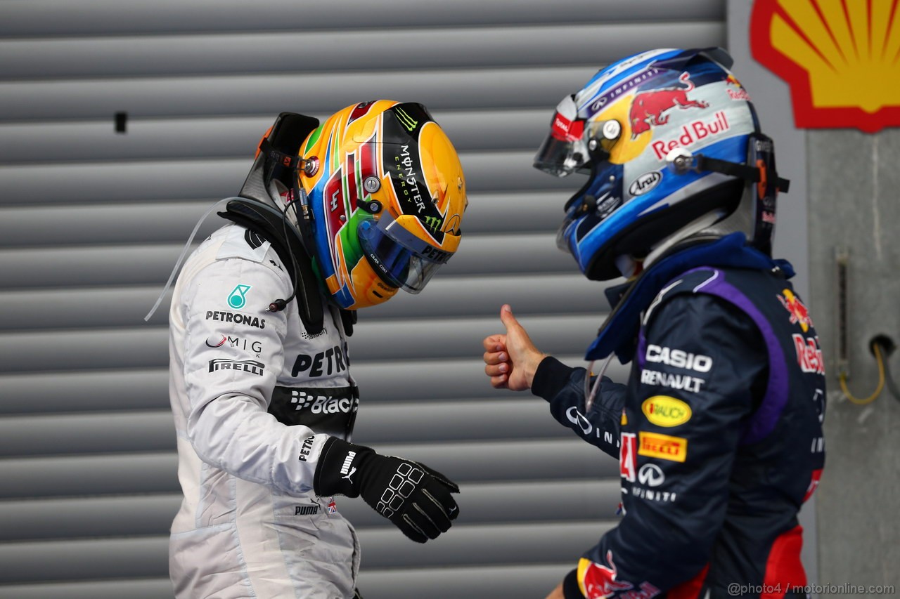 GP BELGIO, 25.08.2013-  Gara, terzo Lewis Hamilton (GBR) Mercedes AMG F1 W04 e Sebastian Vettel (GER) Red Bull Racing RB9 vincitore