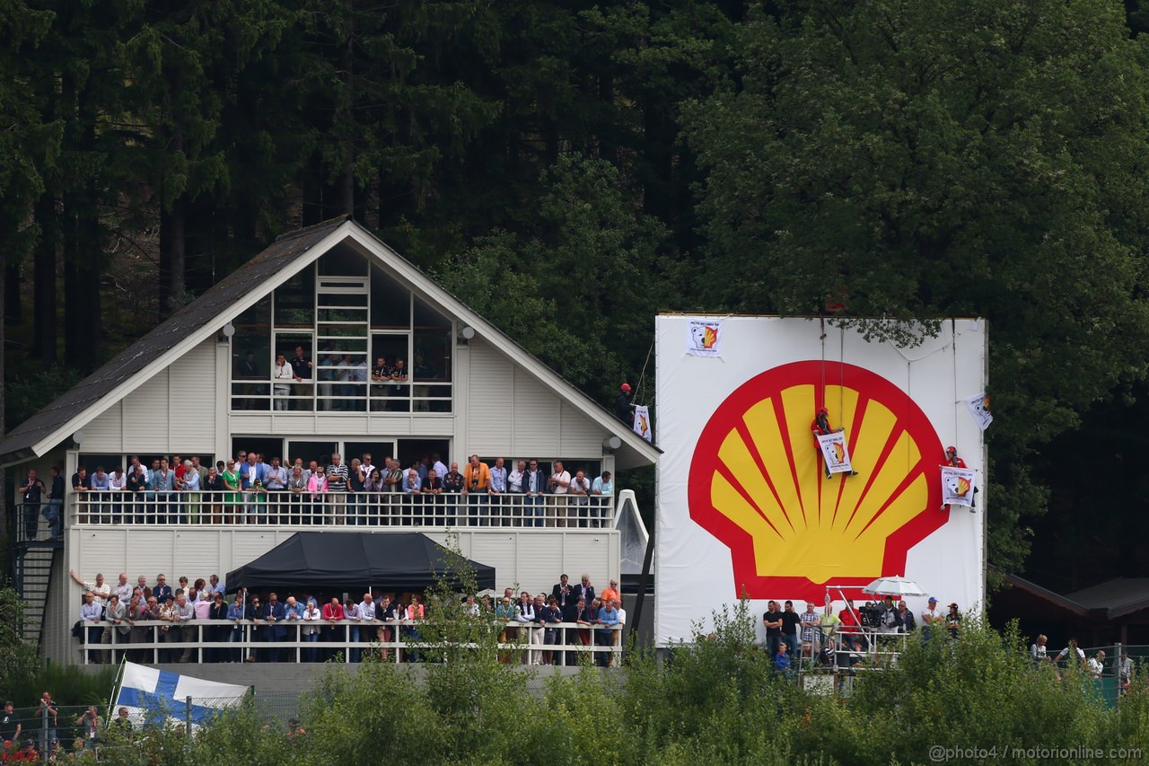 GP BELGIO, 25.08.2013-  Gara, Greenpeace make a protest against race title sponsors Shell 