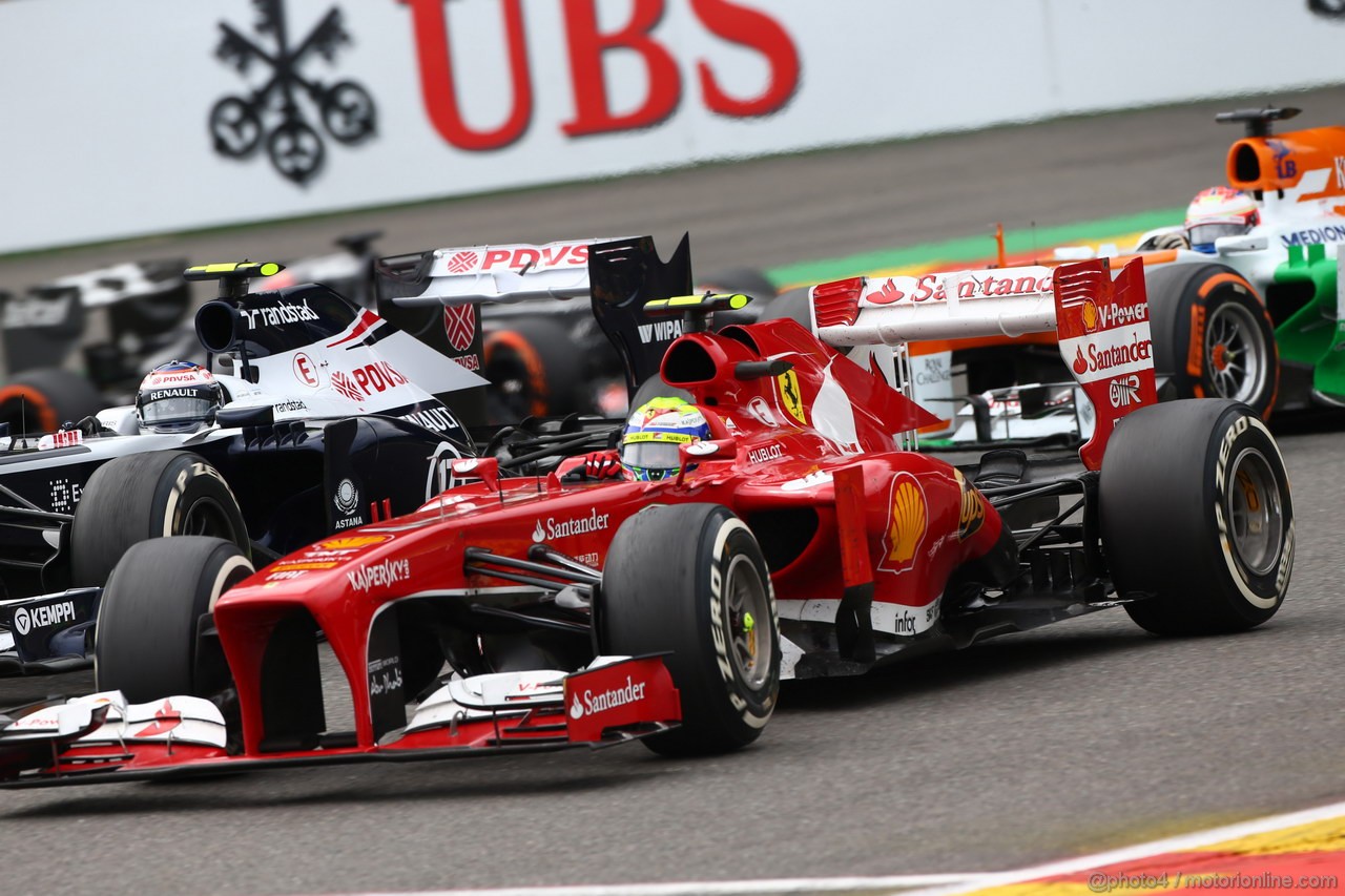 GP BELGIO, 25.08.2013-  Gara, Pastor Maldonado (VEN) Williams F1 Team FW35 e Felipe Massa (BRA) Ferrari F138 