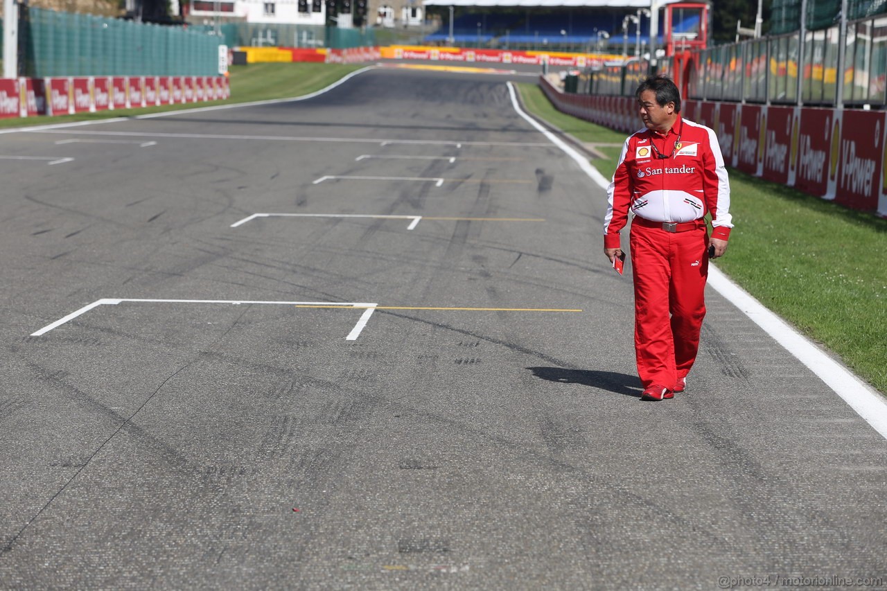 GP BELGIO, 22.08.2013- Hirohide Hamashima (JPN), Ferrari has a look at the groves on the grid.