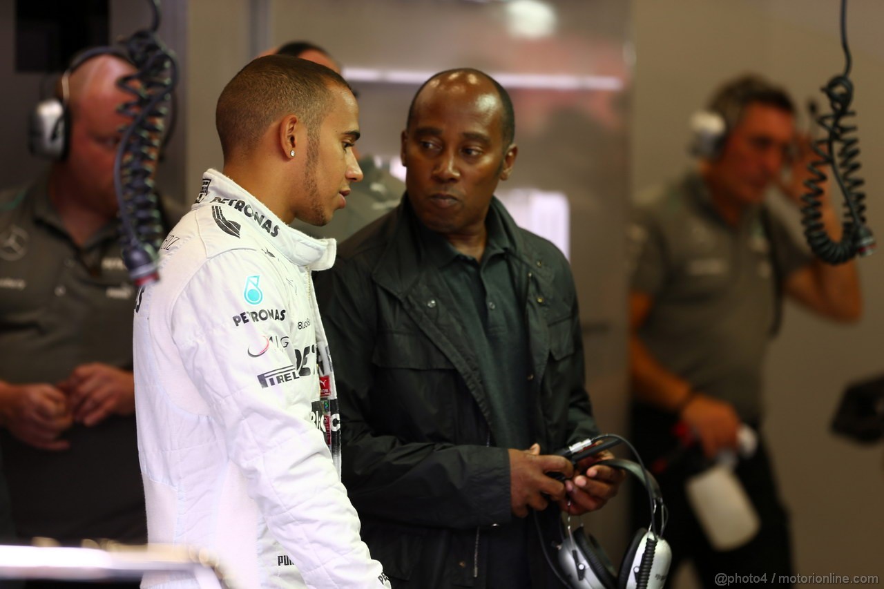 GP BELGIO, 24.08.2013- Prove Libere 3, Lewis Hamilton (GBR) Mercedes AMG F1 W04 e his father Anthony Hamilton (GBR)