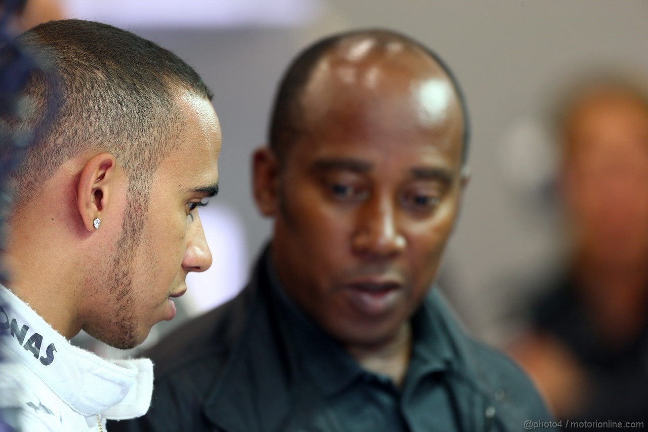 GP BELGIO, 24.08.2013- Prove Libere 3, Lewis Hamilton (GBR) Mercedes AMG F1 W04 e his father Anthony Hamilton (GBR)