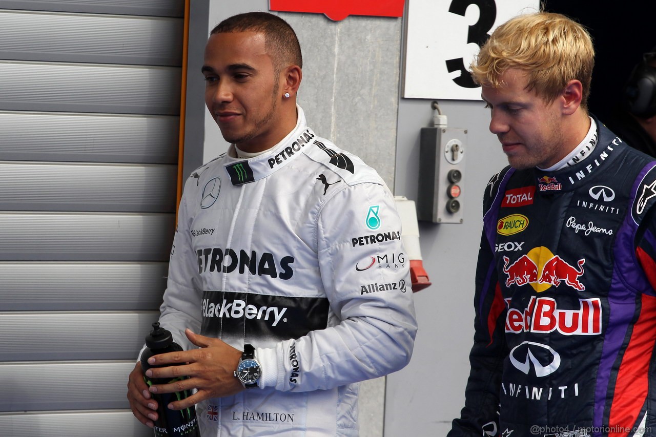 GP BELGIO, 24.08.2013- Qualifiche, Lewis Hamilton (GBR) Mercedes AMG F1 W04 pole position e Sebastian Vettel (GER) Red Bull Racing RB9 secondo