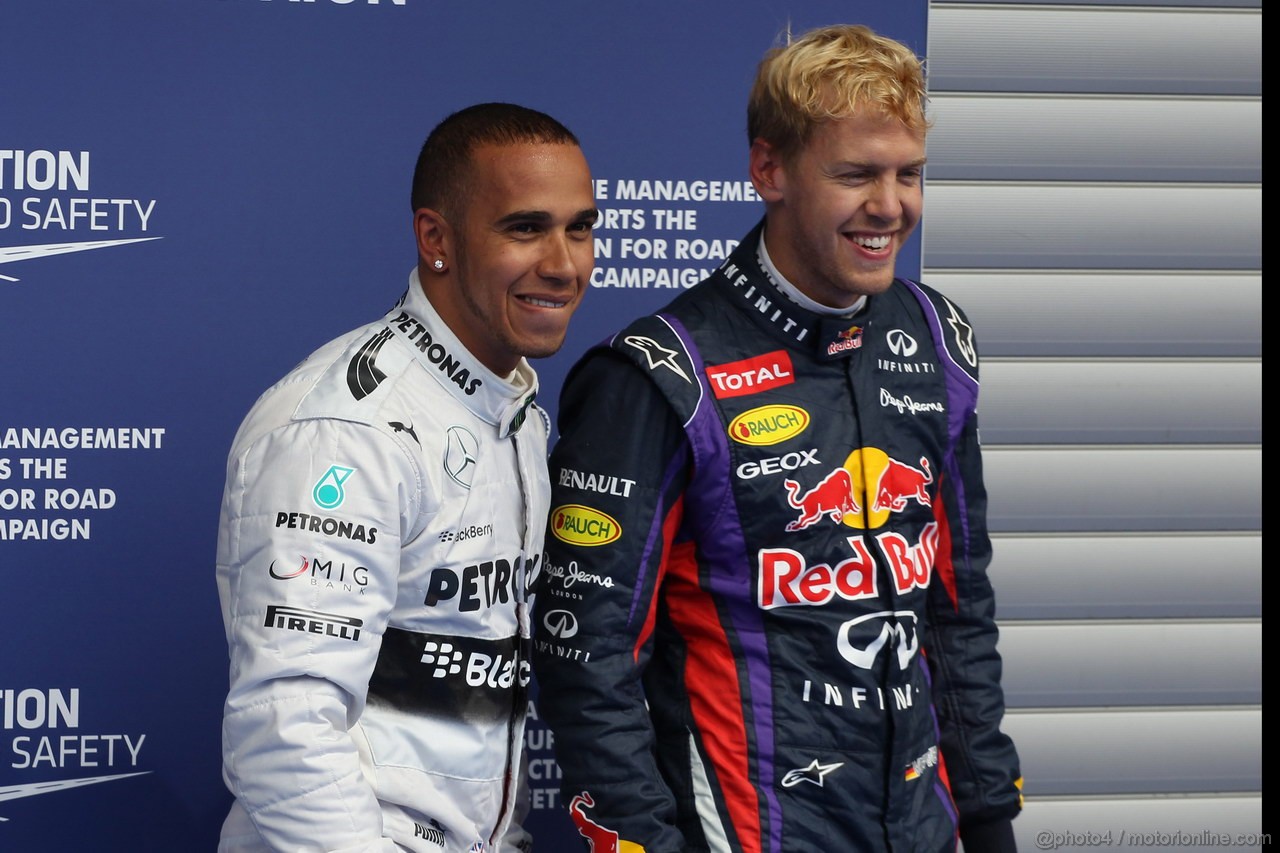 GP BELGIO, 24.08.2013- Qualifiche, Lewis Hamilton (GBR) Mercedes AMG F1 W04 pole position e Sebastian Vettel (GER) Red Bull Racing RB9 secondo