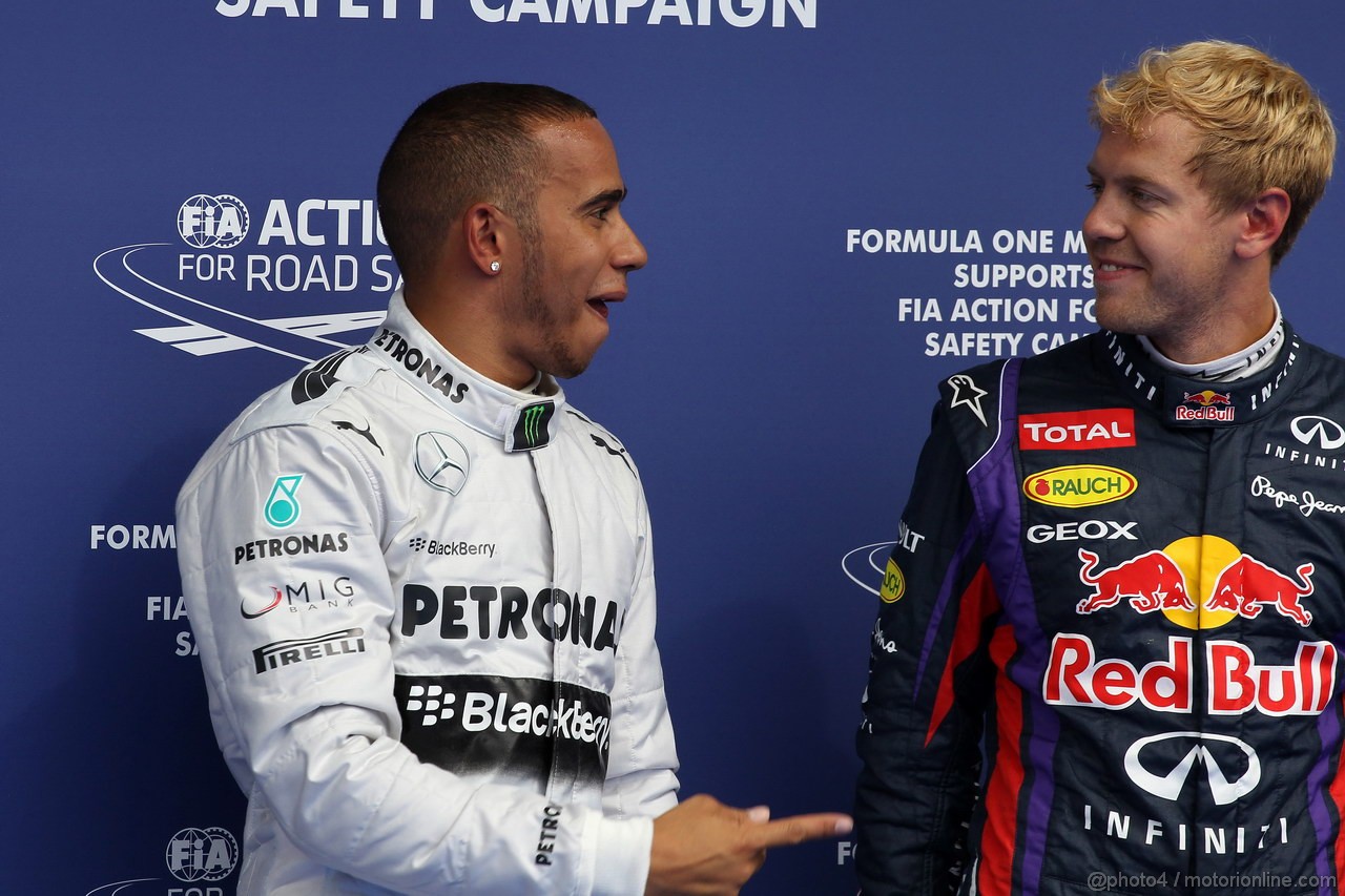GP BELGIO, 24.08.2013- Qualifiche, Lewis Hamilton (GBR) Mercedes AMG F1 W04 pole position e Sebastian Vettel (GER) Red Bull Racing RB9 secondo