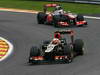 GP BELGIO, 24.08.2013- Qualifiche, Kimi Raikkonen (FIN) Lotus F1 Team E21 davanti a Jenson Button (GBR) McLaren Mercedes MP4-28 