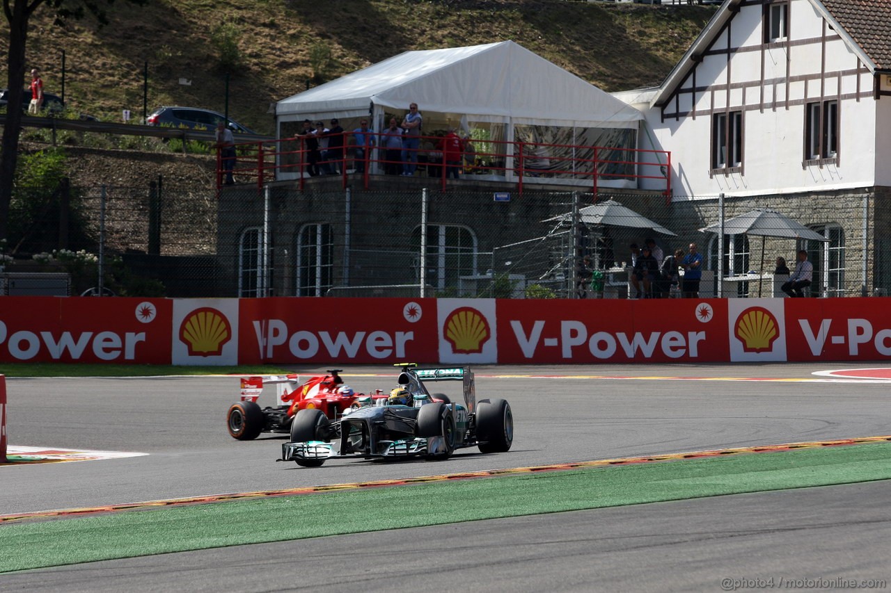 GP BELGIO, 23.08.2013- Prove Libere 2, Lewis Hamilton (GBR) Mercedes AMG F1 W04 davanti a Fernando Alonso (ESP) Ferrari F138 