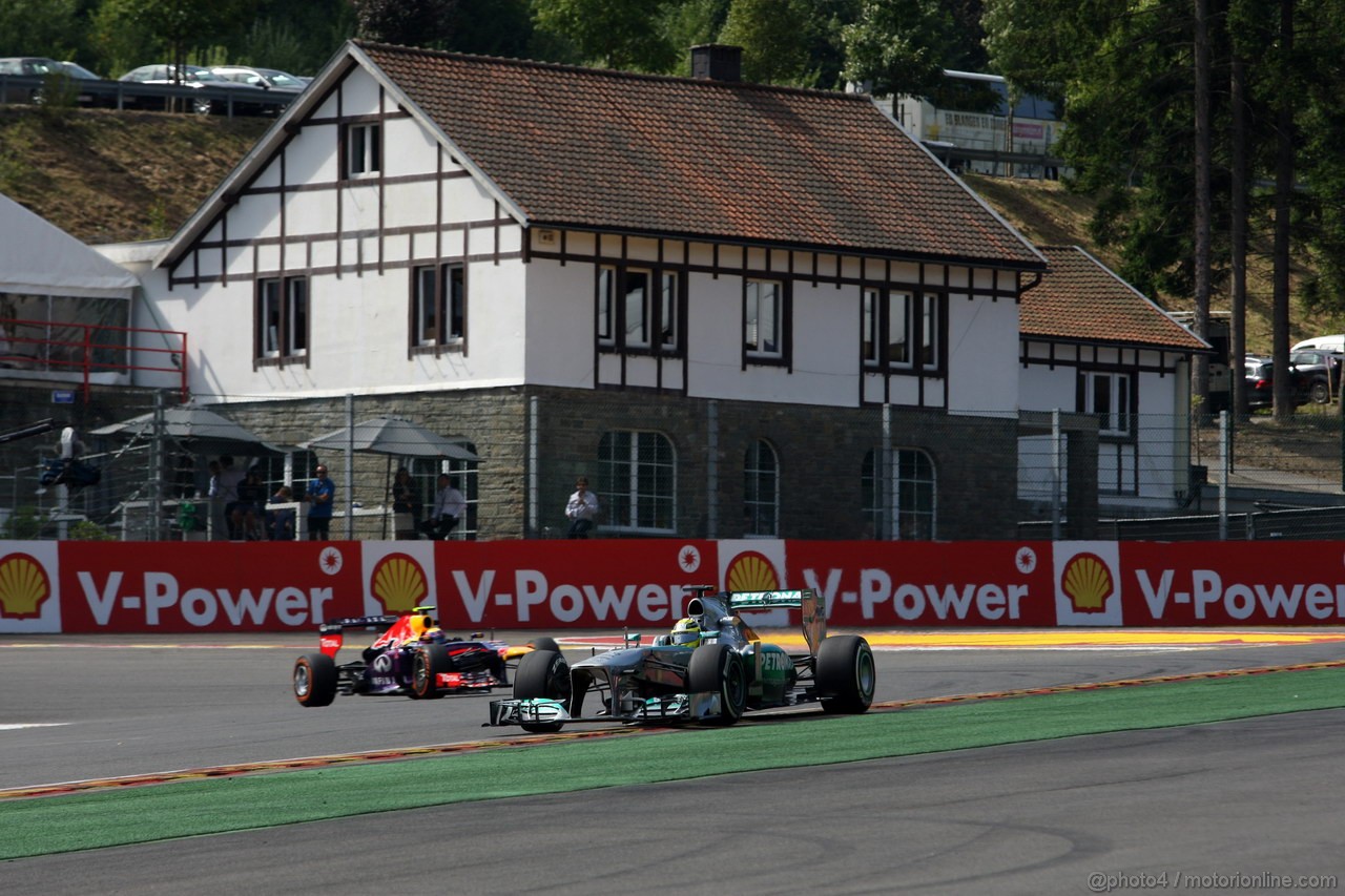 GP BELGIO, 23.08.2013- Prove Libere 2, Nico Rosberg (GER) Mercedes AMG F1 W04 davanti a Mark Webber (AUS) Red Bull Racing RB9 