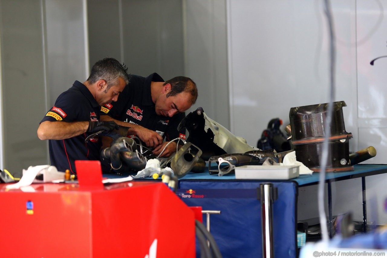 GP BELGIO, 23.08.2013- Mechanics Toro Rosso 