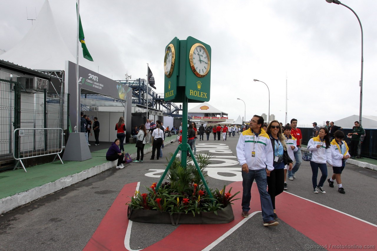 GP BRASILE, 24.11.2013 - Paddock entrance