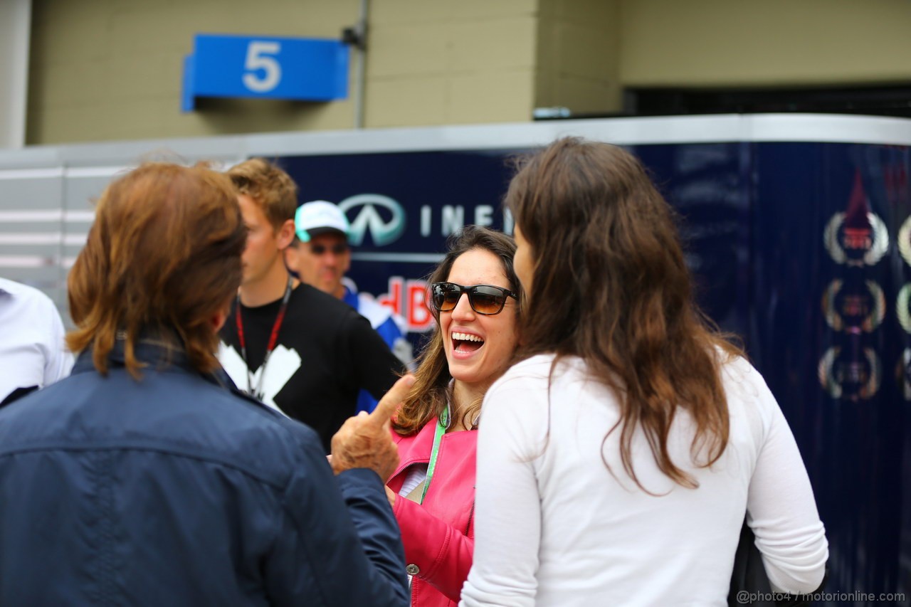 GP BRASILE, 24.11.2013 - Emerson Fittipaldi (BRA), Ex F1 Champion e Bia Figueiredo, Indy driver