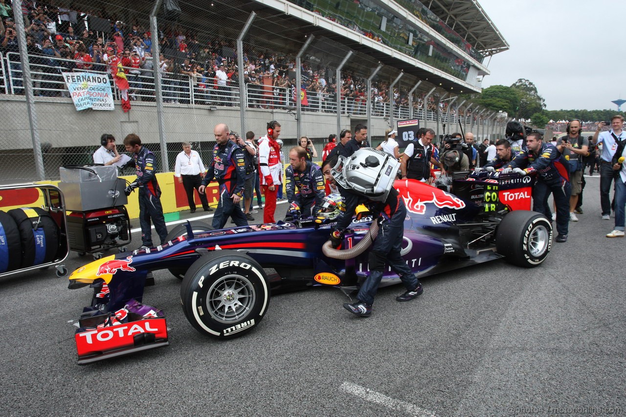 GP BRASILE, 24.11.2013 - Gara, Sebastian Vettel (GER) Red Bull Racing RB9 