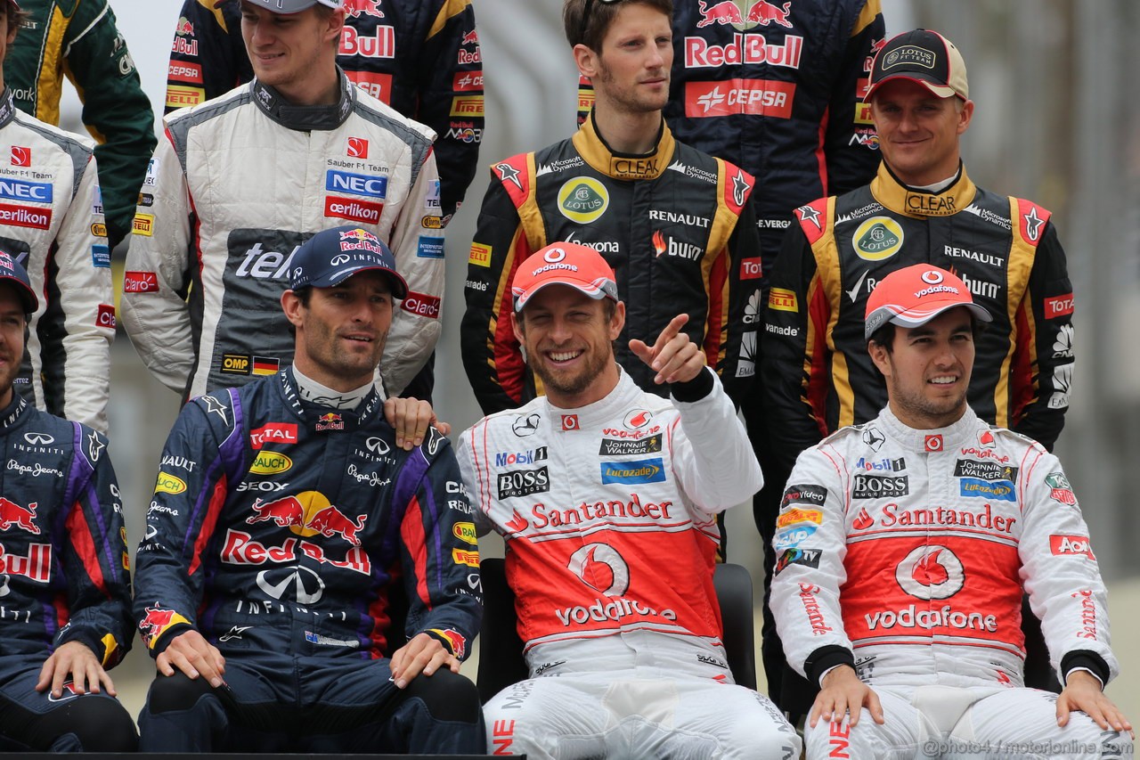 GP BRASILE, 24.11.2013 - Gara, Mark Webber (AUS) Red Bull Racing RB9 e Jenson Button (GBR) McLaren Mercedes MP4-28 