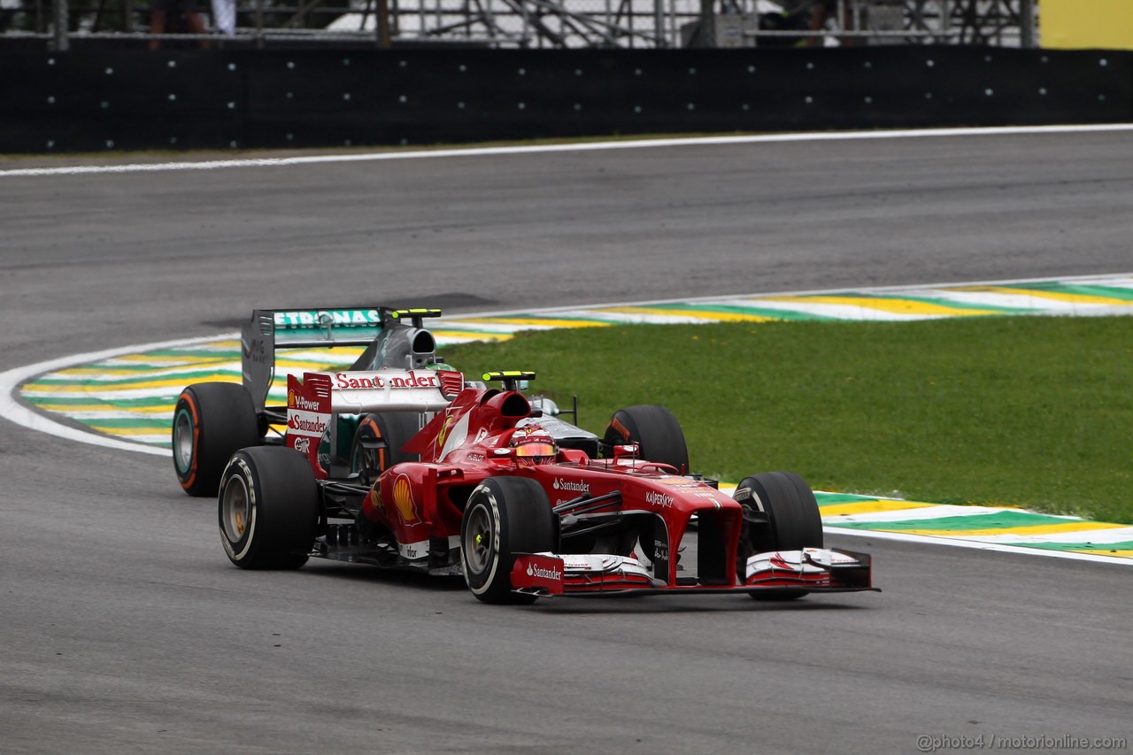 GP BRASILE, 24.11.2013 - Gara, Felipe Massa (BRA) Ferrari F138 e Lewis Hamilton (GBR) Mercedes AMG F1 W04 