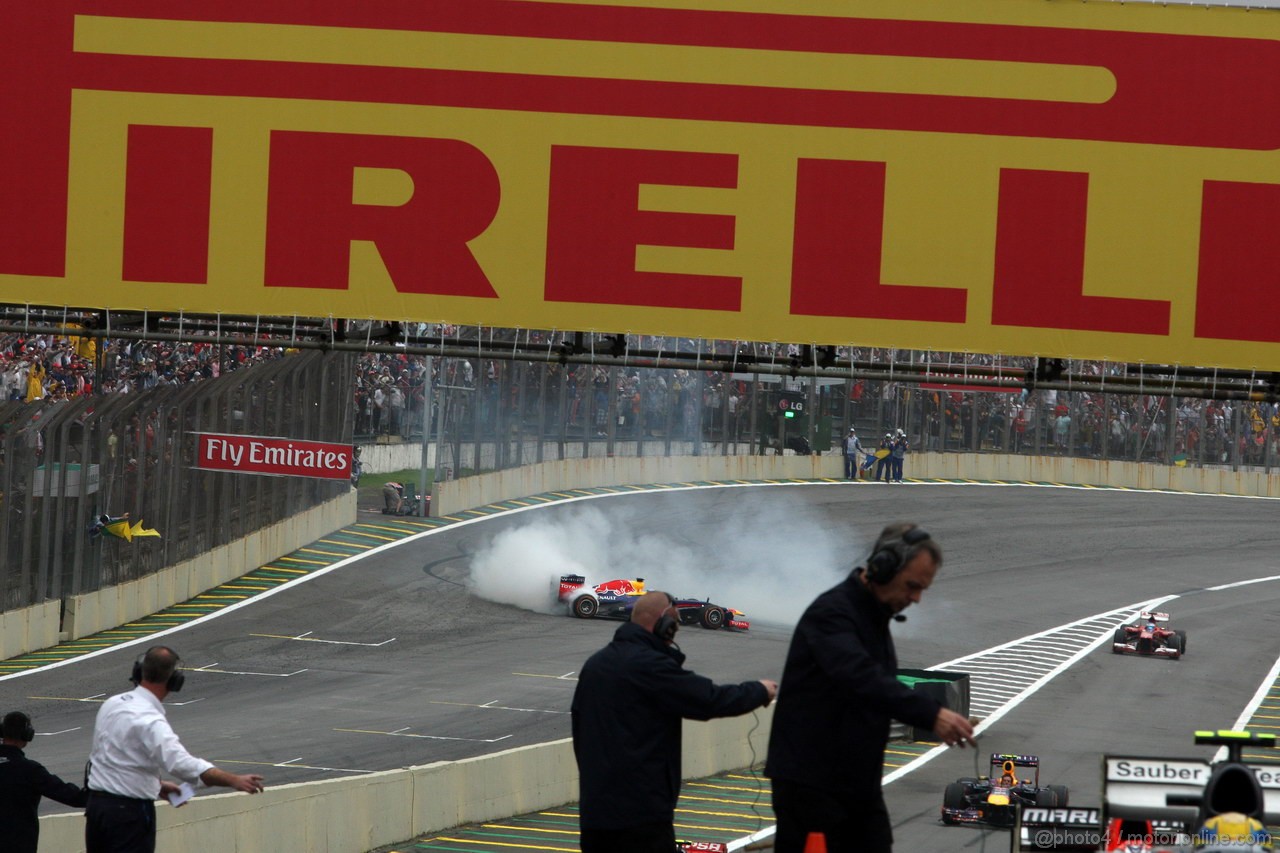 GP BRASILE, 24.11.2013 - Gara, Sebastian Vettel (GER) Red Bull Racing RB9 turned