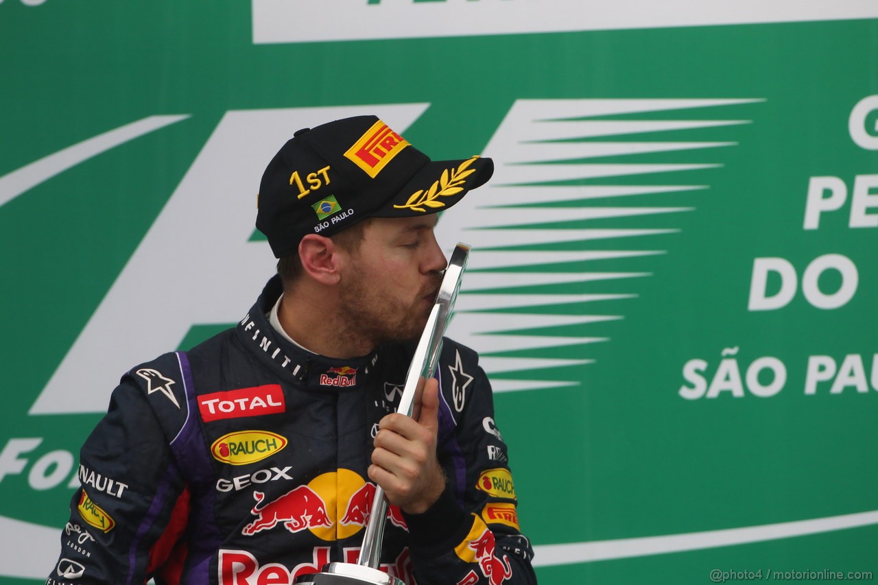 GP BRASILE, 24.11.2013 - Gara, Sebastian Vettel (GER) Red Bull Racing RB9 vincitore 