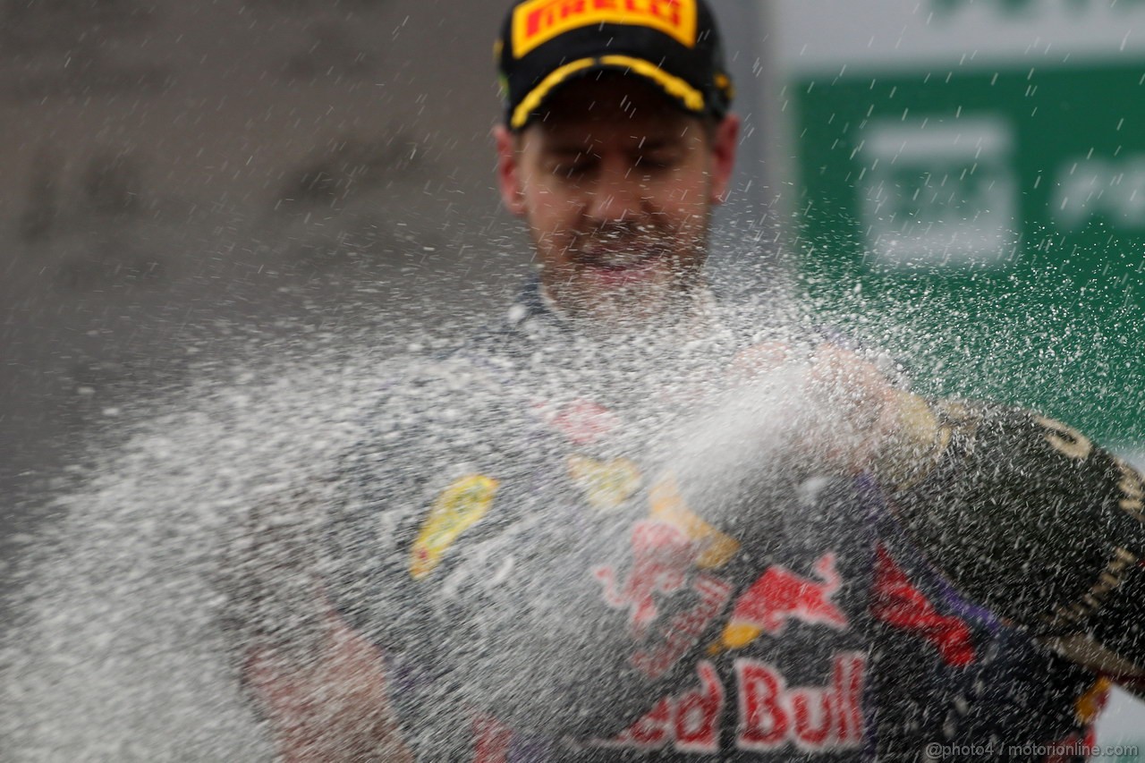 GP BRASILE, 24.11.2013 - Gara, Sebastian Vettel (GER) Red Bull Racing RB9 vincitore