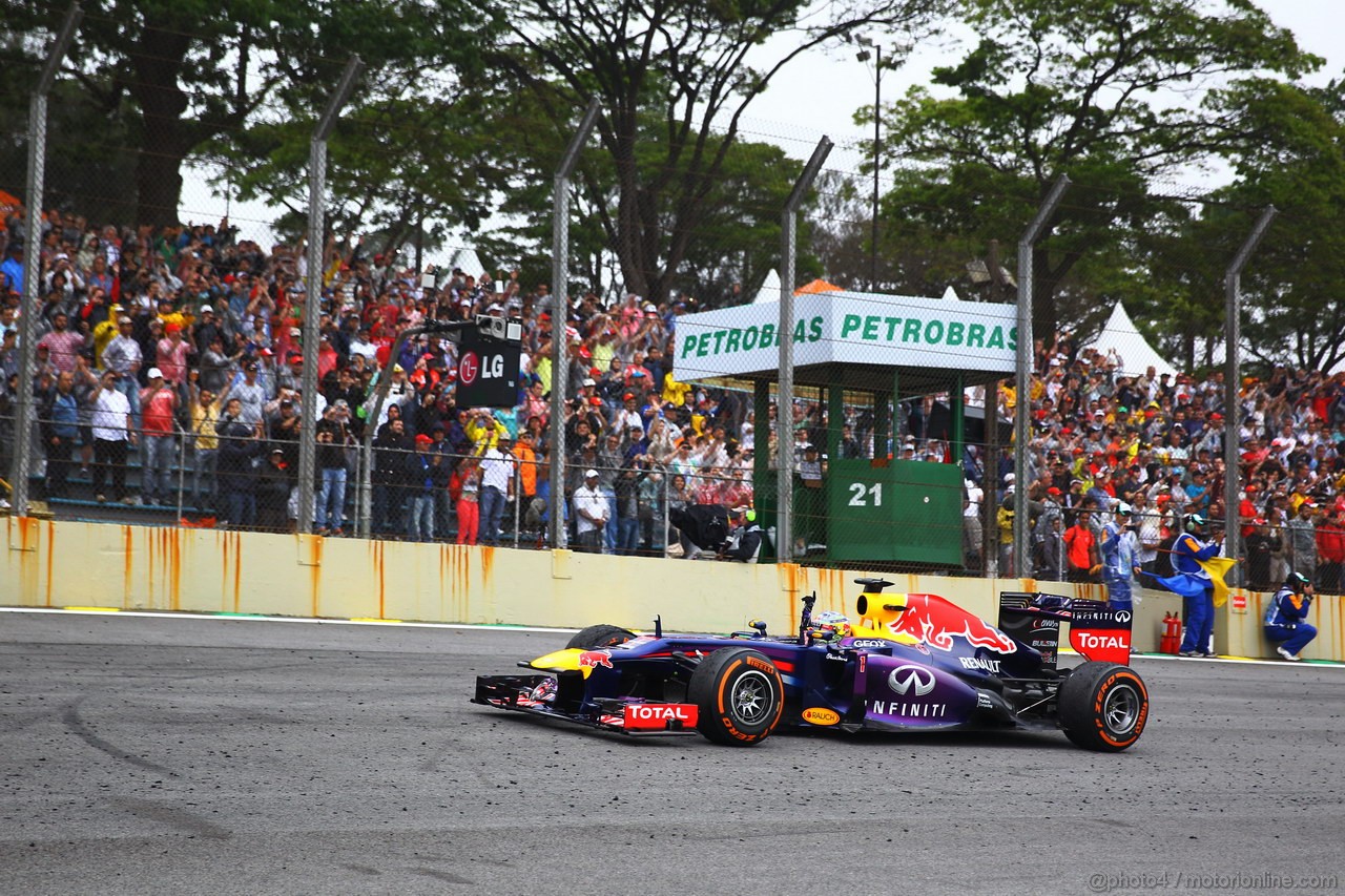 GP BRASILE, 24.11.2013 - Gara, Sebastian Vettel (GER) Red Bull Racing RB9 celebrates his victory