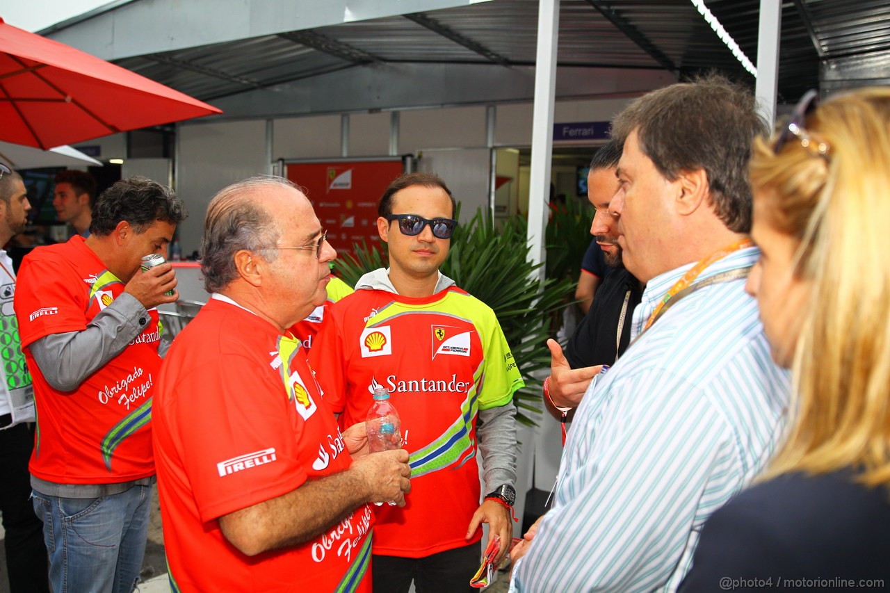 GP BRASILE, 24.11.2013 - Gara, Luis Antonio Massa (BRA), father of Felipe Massa (BRA) e Dudu Massa, brother of Felipe Massa (BRA) Ferrari F138 