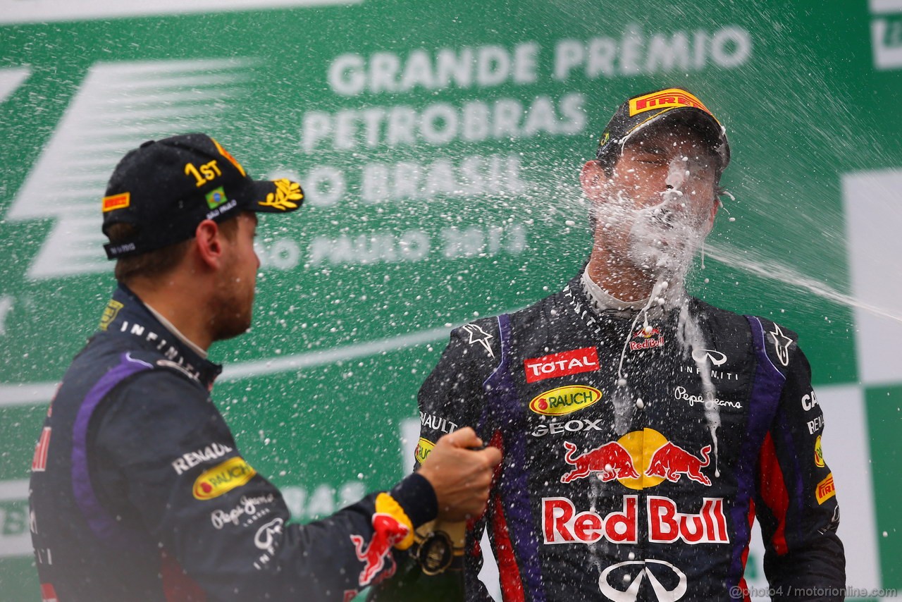 GP BRASILE, 24.11.2013 - Gara, Sebastian Vettel (GER) Red Bull Racing RB9 vincitore e secondo Mark Webber (AUS) Red Bull Racing RB9 