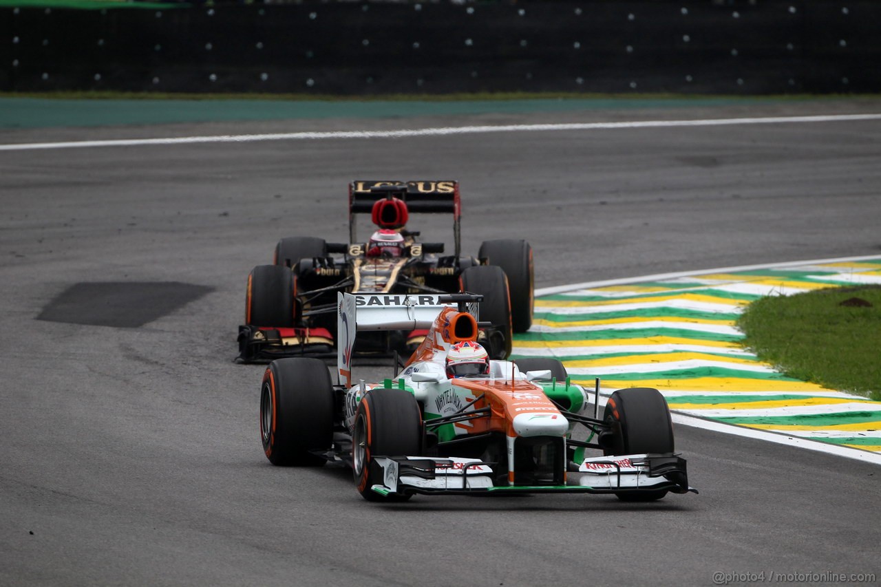 GP BRASILE, 24.11.2013 - Gara, Paul di Resta (GBR) Sahara Force India F1 Team VJM06 davanti a Heikki Kovalainen (FIN) Lotus F1 Team E21  