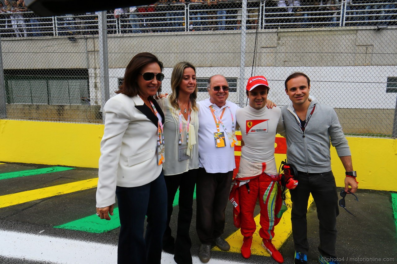 GP BRASILE, 24.11.2013 - Gara, Felipe Massa (BRA) Ferrari F138 e his family