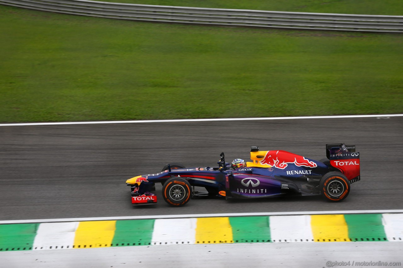 GP BRASILE, 24.11.2013 - Gara, Sebastian Vettel (GER) Red Bull Racing RB9 celebrates his victory