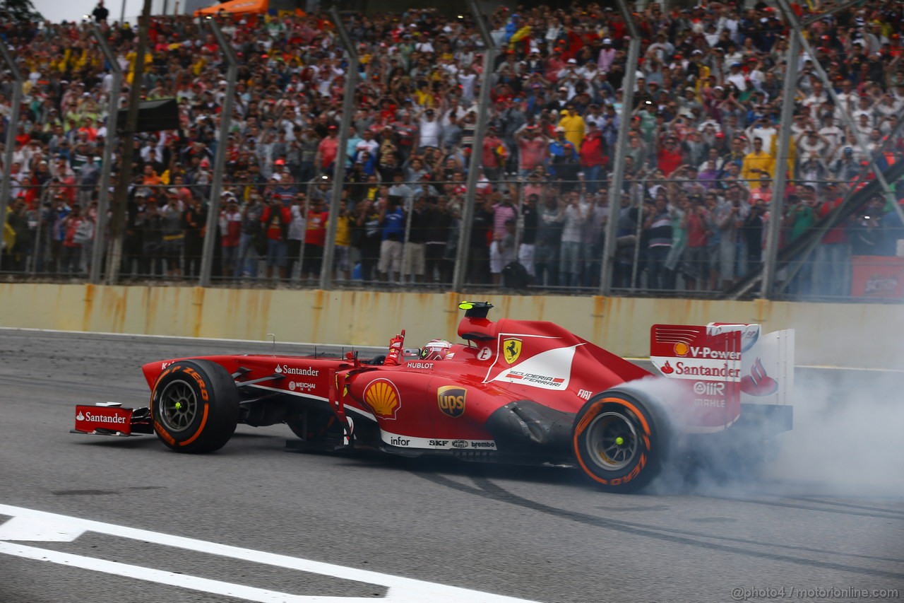 GP BRASILE, 24.11.2013 - Gara, Felipe Massa (BRA) Ferrari F138 makes donuts