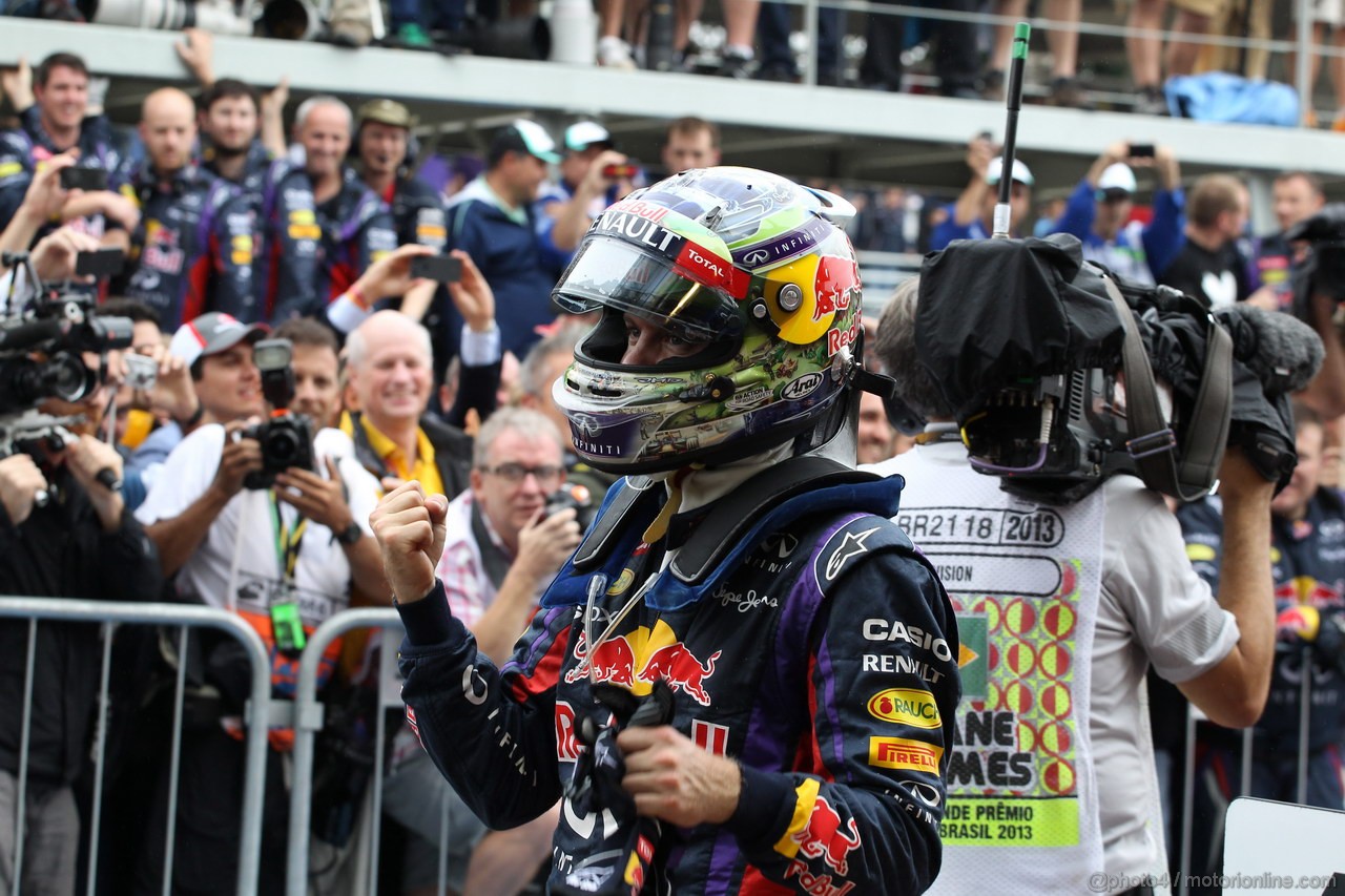 GP BRASILE, 24.11.2013 - Gara, Sebastian Vettel (GER) Red Bull Racing RB9 vincitore 