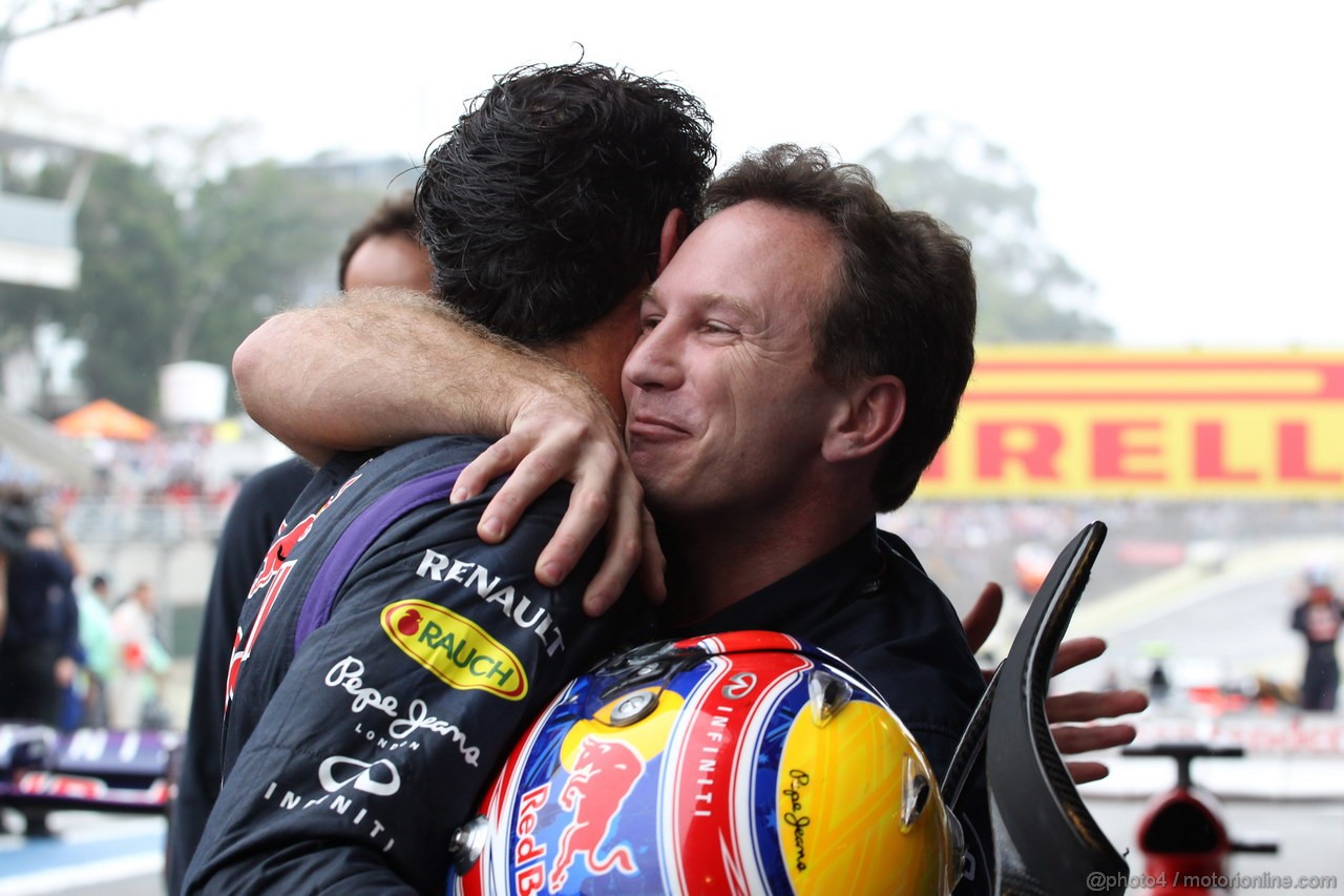 GP BRASILE, 24.11.2013 - Gara, Mark Webber (AUS) Red Bull Racing RB9 e Christian Horner (GBR), Red Bull Racing, Sporting Director 