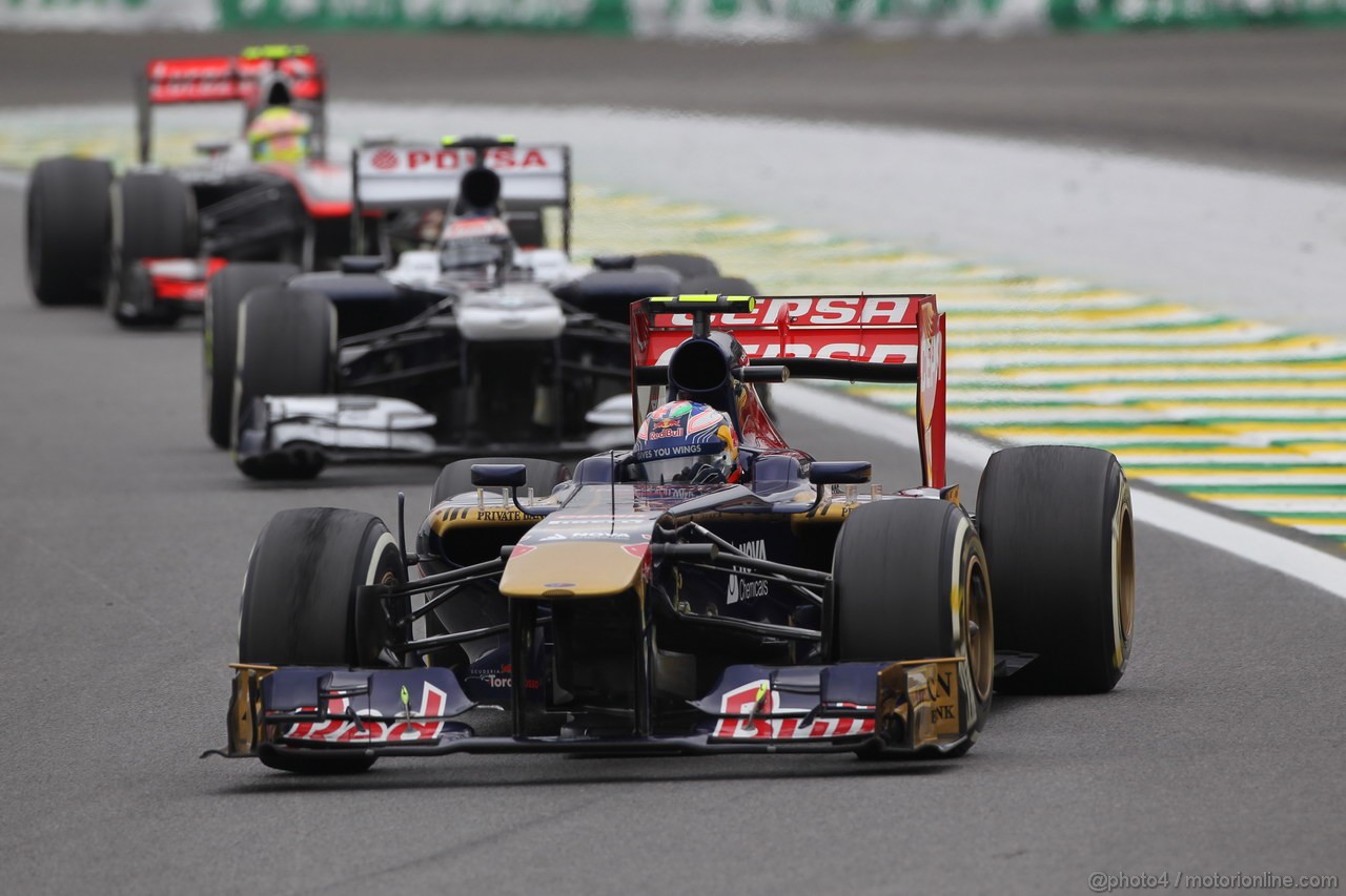 GP BRASILE, 24.11.2013 - Gara, Daniel Ricciardo (AUS) Scuderia Toro Rosso STR8 