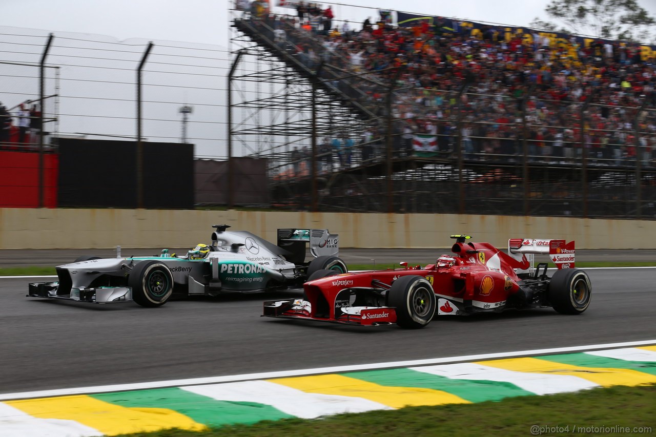 GP BRASILE, 24.11.2013 - Gara, Nico Rosberg (GER) Mercedes AMG F1 W04 e Felipe Massa (BRA) Ferrari F138 