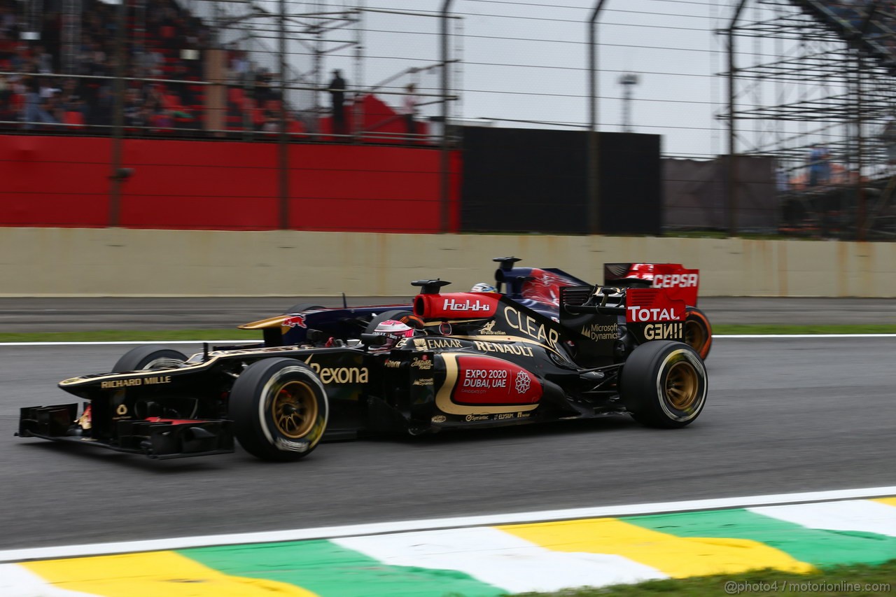 GP BRASILE, 24.11.2013 - Gara, Heikki Kovalainen (FIN) Lotus F1 Team E21  e Jean-Eric Vergne (FRA) Scuderia Toro Rosso STR8 