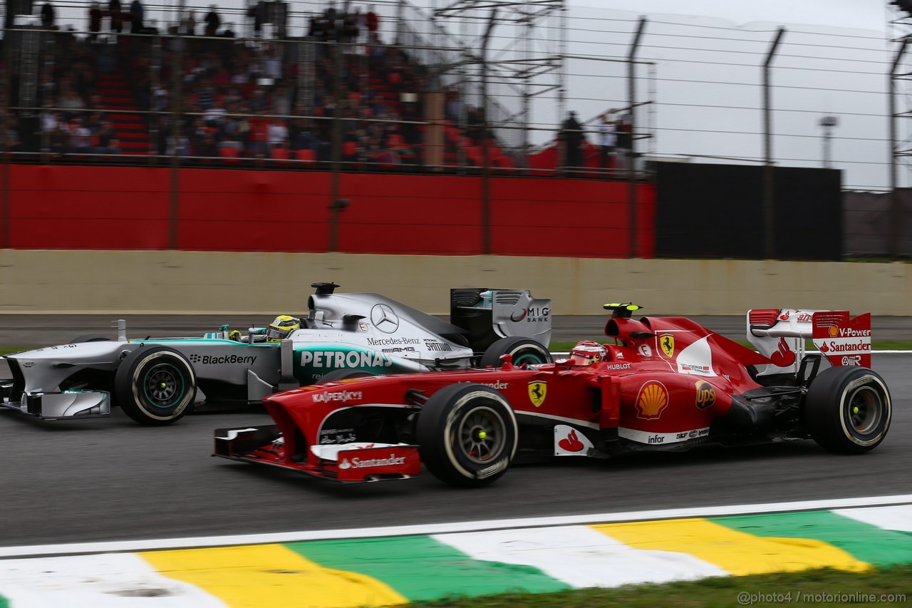 GP BRASILE, 24.11.2013 - Gara, Nico Rosberg (GER) Mercedes AMG F1 W04 e Felipe Massa (BRA) Ferrari F138 