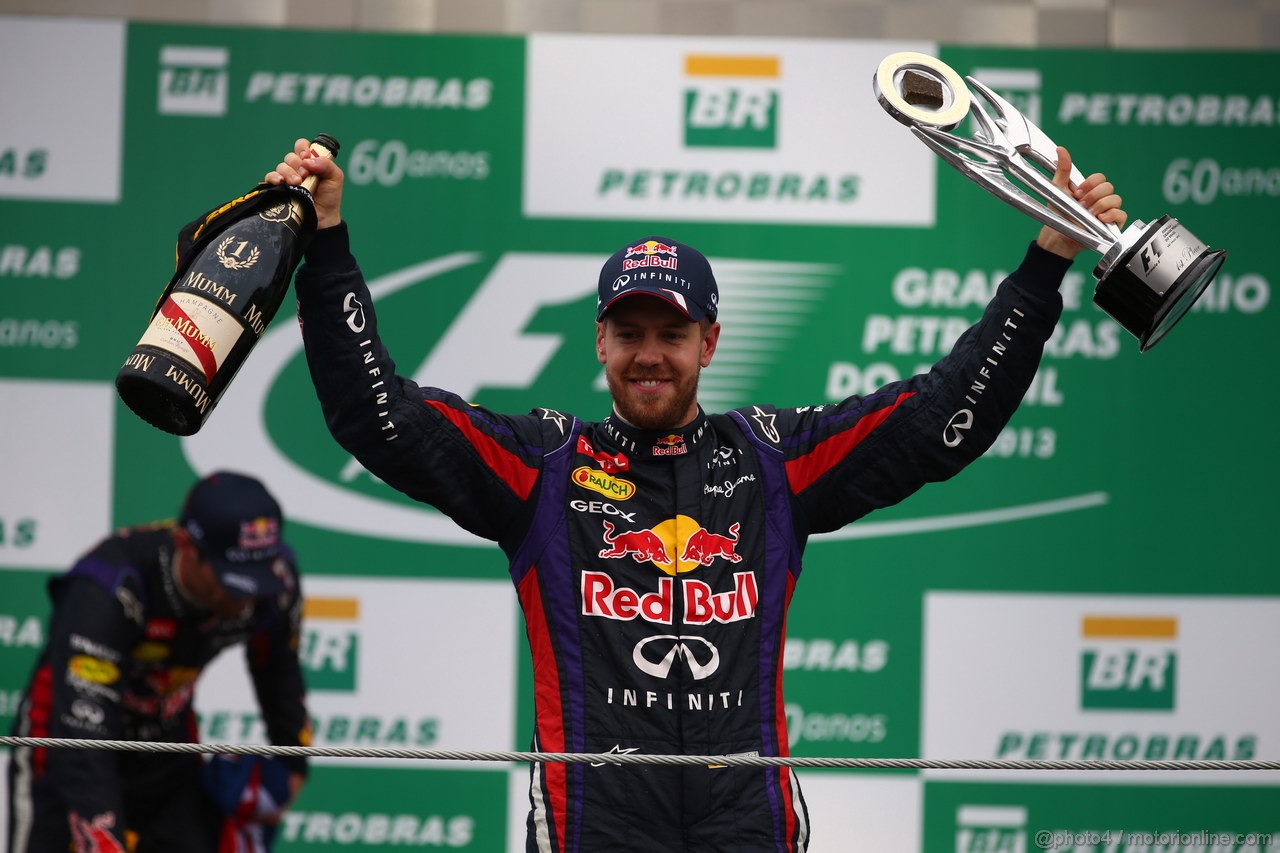 GP BRASILE, 24.11.2013 - Gara, Sebastian Vettel (GER) Red Bull Racing RB9 vincitore 