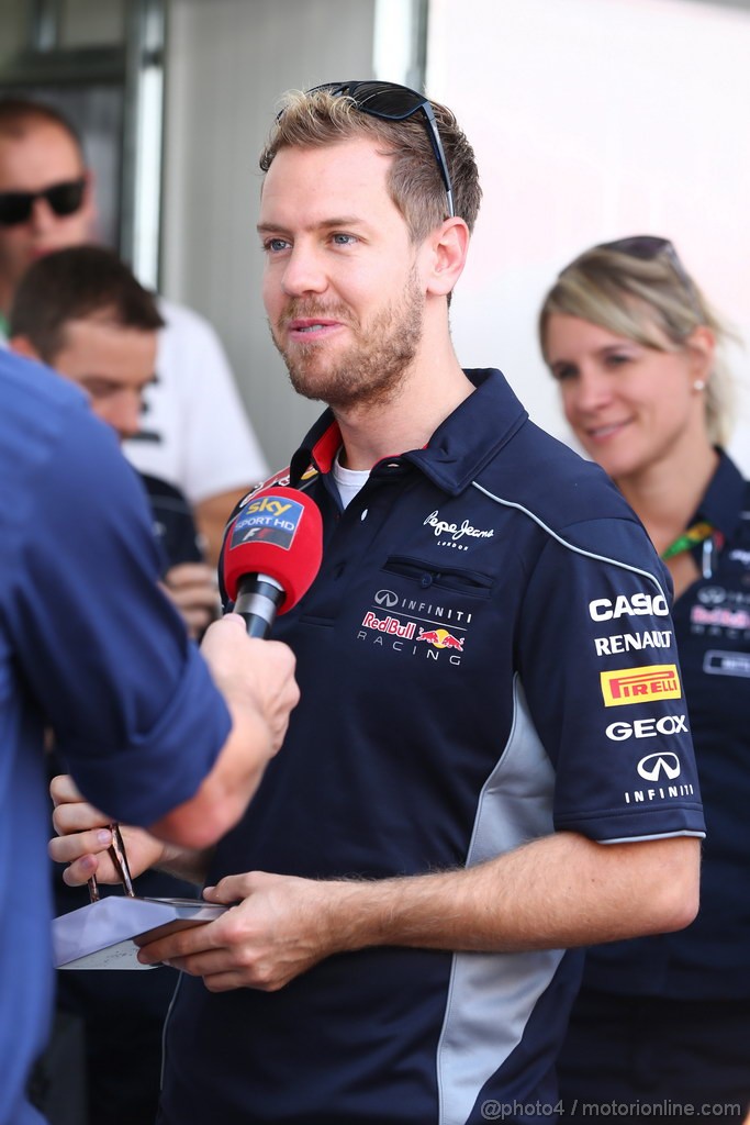 GP BRASILE, 21.11.2013- Sebastian Vettel (GER) Red Bull Racing RB9 